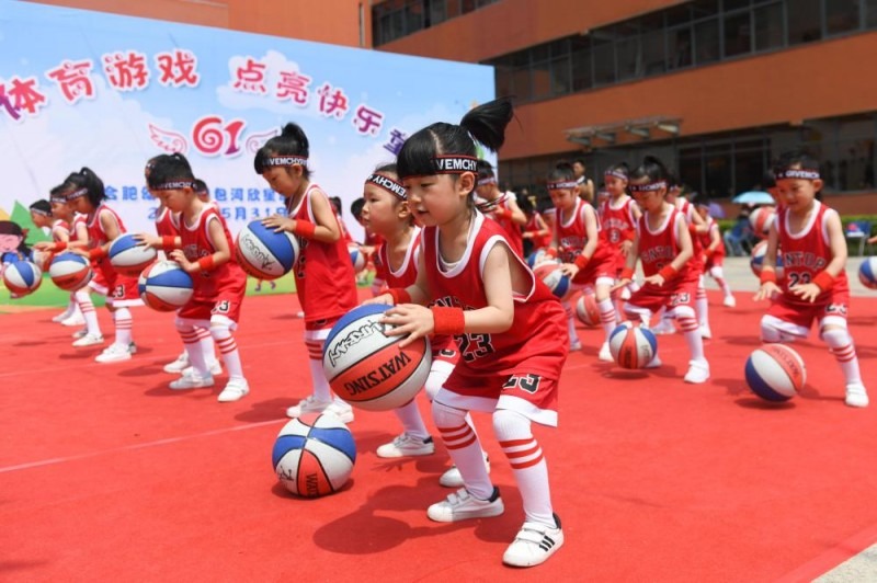 东契奇：40岁詹姆斯在第四节接管了比赛，这真是太疯狂了