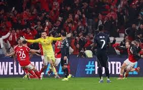 柯里第3节摔伤退赛 勇士受惊等待验伤结果